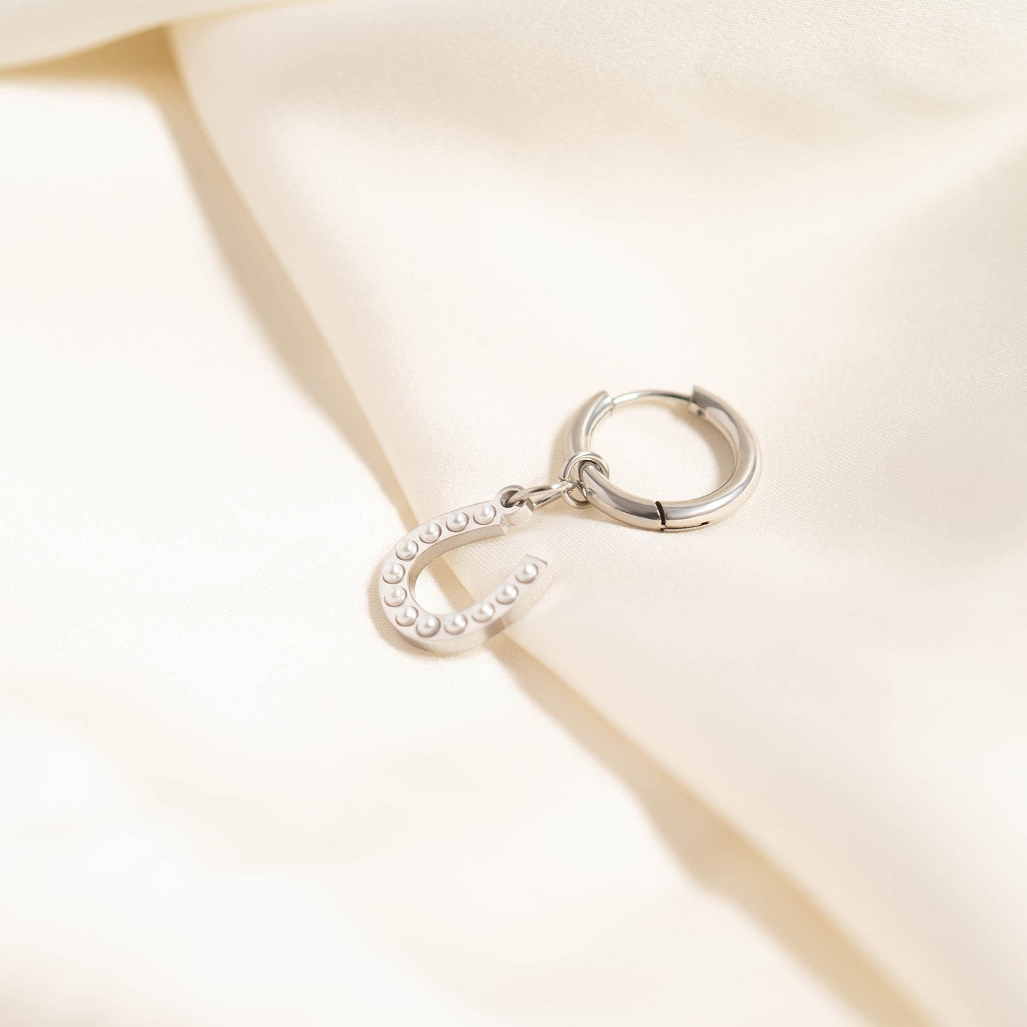 18K Gold PVD Stainless Steel Pearl Horseshoe Charm