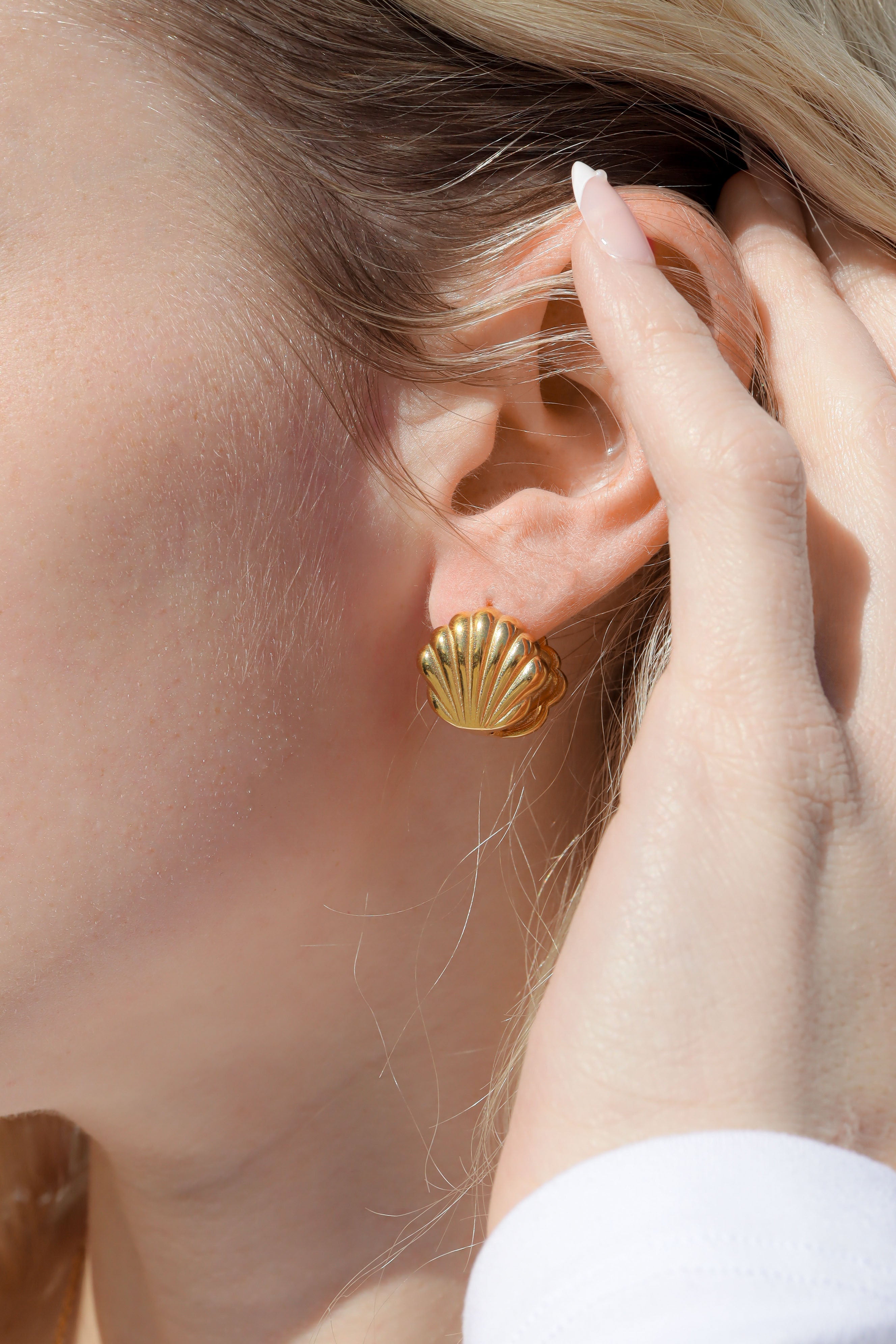 18K Gold PVD Stainless Steel Shell Huggies Earrings