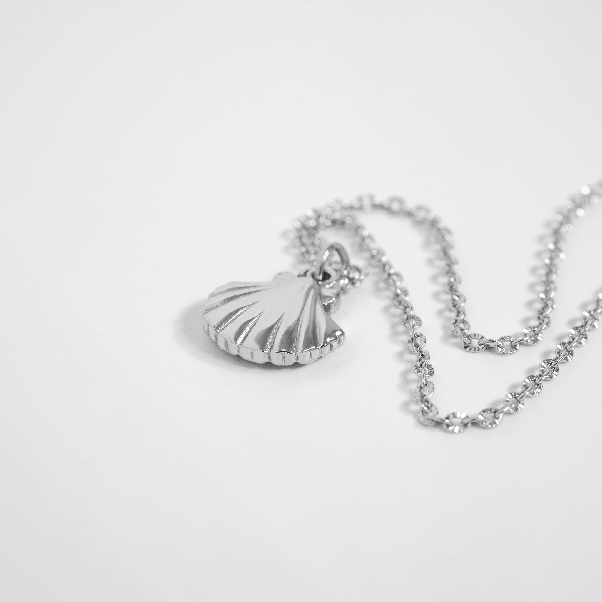18K Gold PVD Stainless Steel Clam Shell Charm