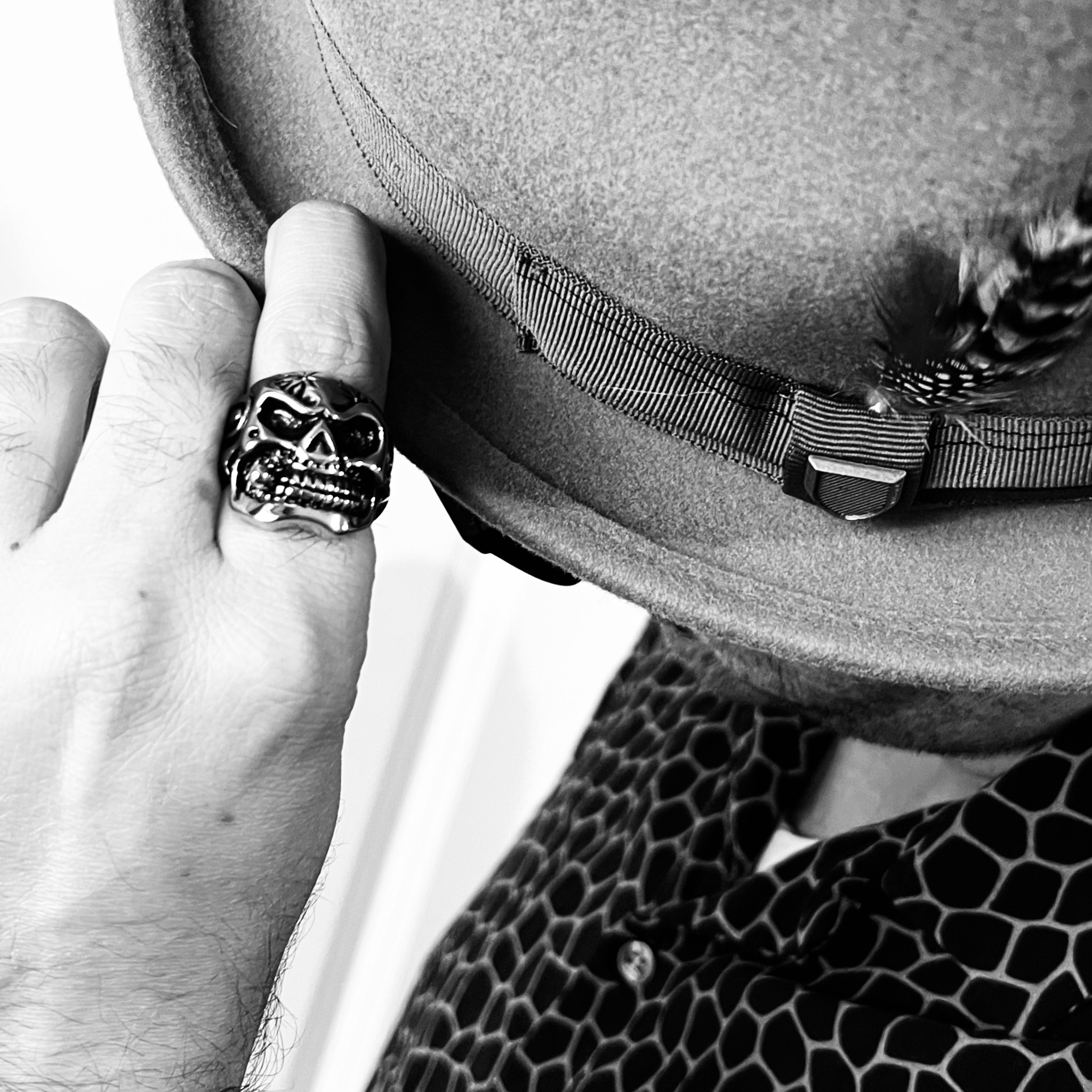Stainless Steel Polished Skull With Cigar Ring