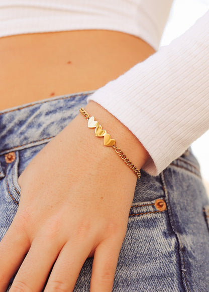 18K Gold PVD Stainless Steel Engravable 3 Hearts on Curb Chain Bracelet