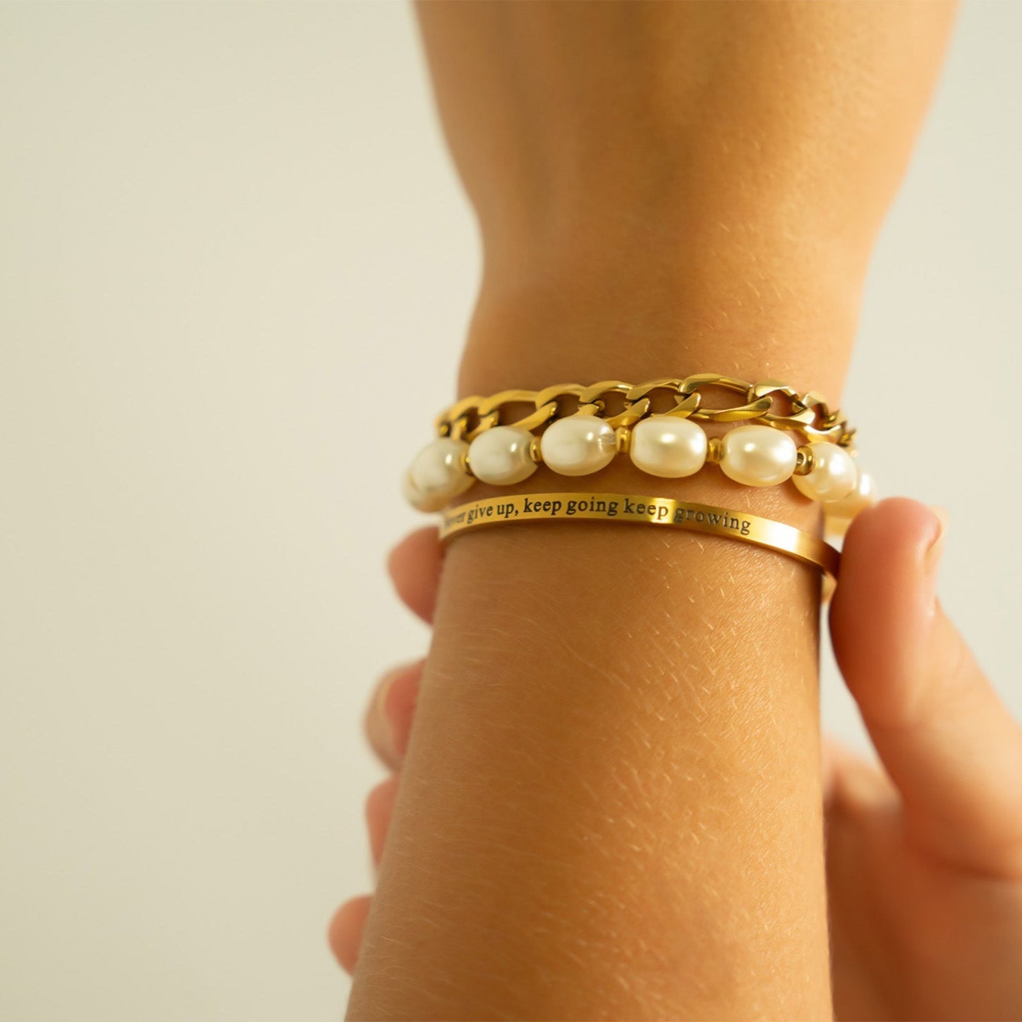 18K Gold PVD 8mm Kiska Glass Pearl Beaded Stretch Bracelet