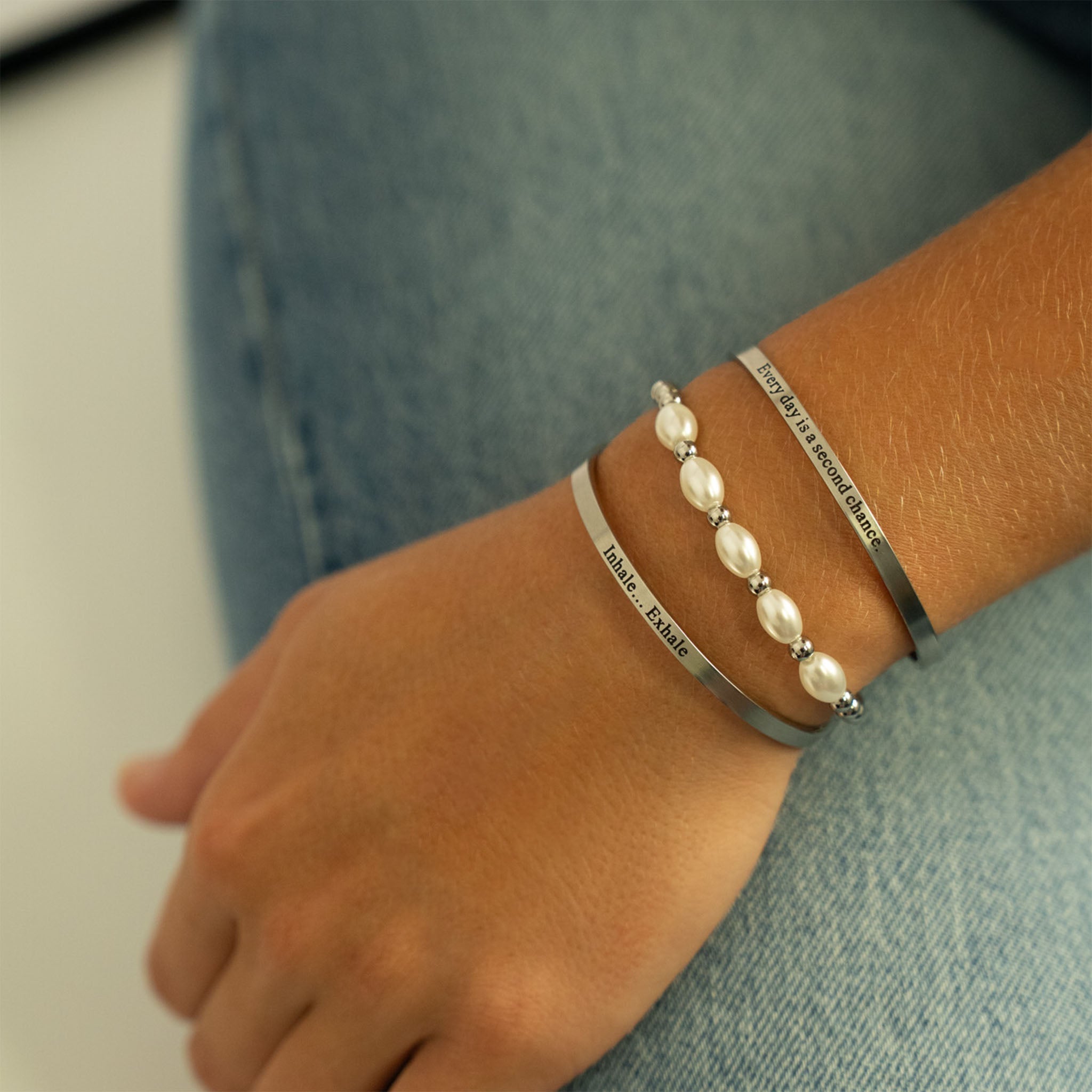 18K Gold PVD 8mm Kiska Glass Pearl Beaded Stretch Bracelet