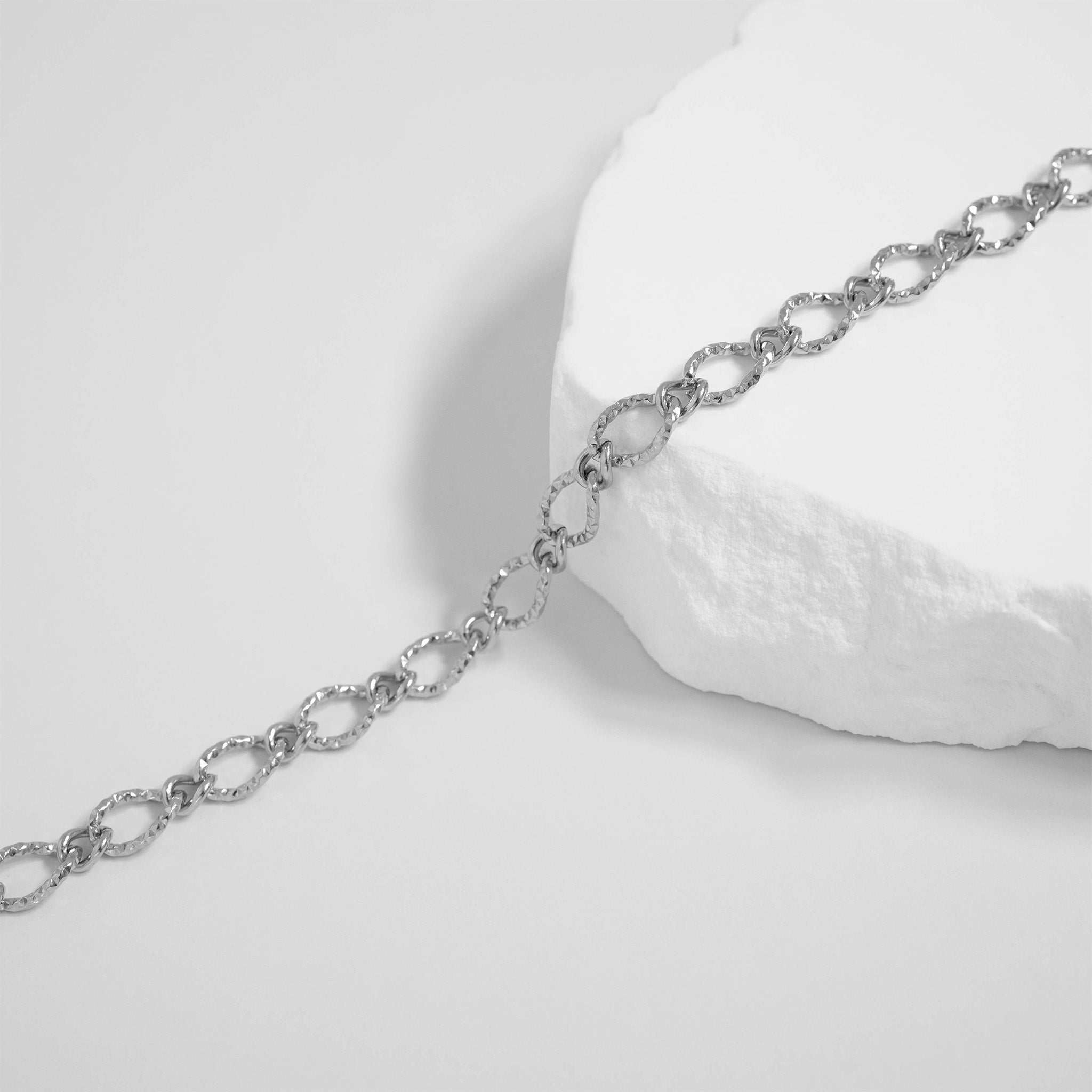 18K Gold PVD Stainless Steel Hammered Oval Chain Necklace