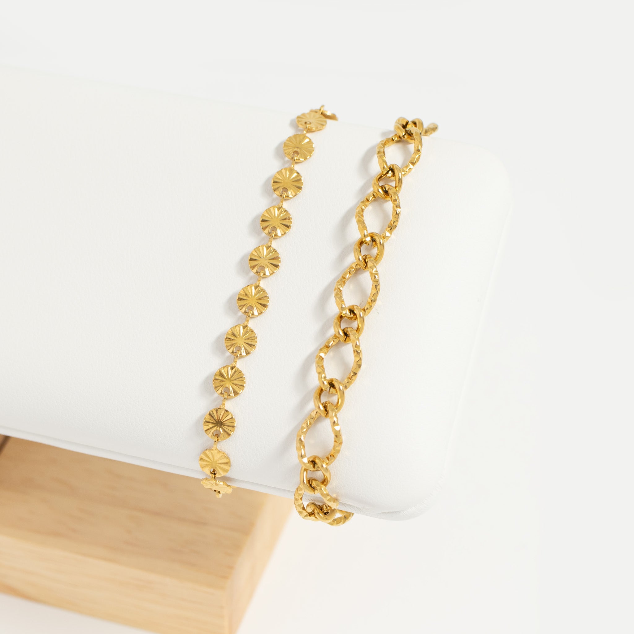 18K Gold PVD Stainless Steel Hammered Oval Chain Bracelet
