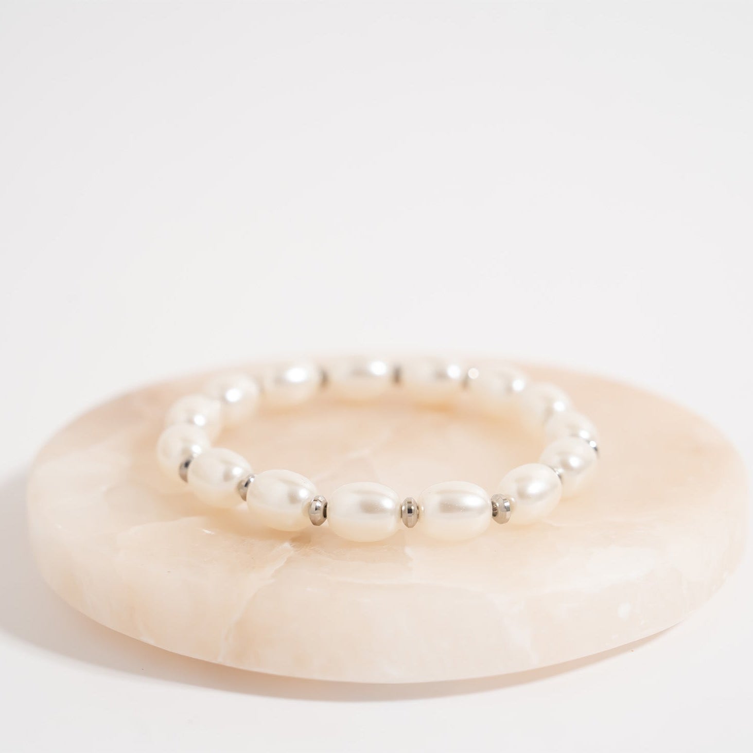 18K Gold PVD 8mm Kiska Glass Pearl Beaded Stretch Bracelet