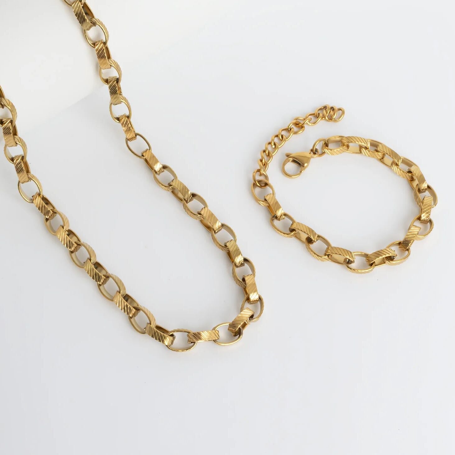 18K Gold PVD Stainless Steel Thick Oval Chain Necklace