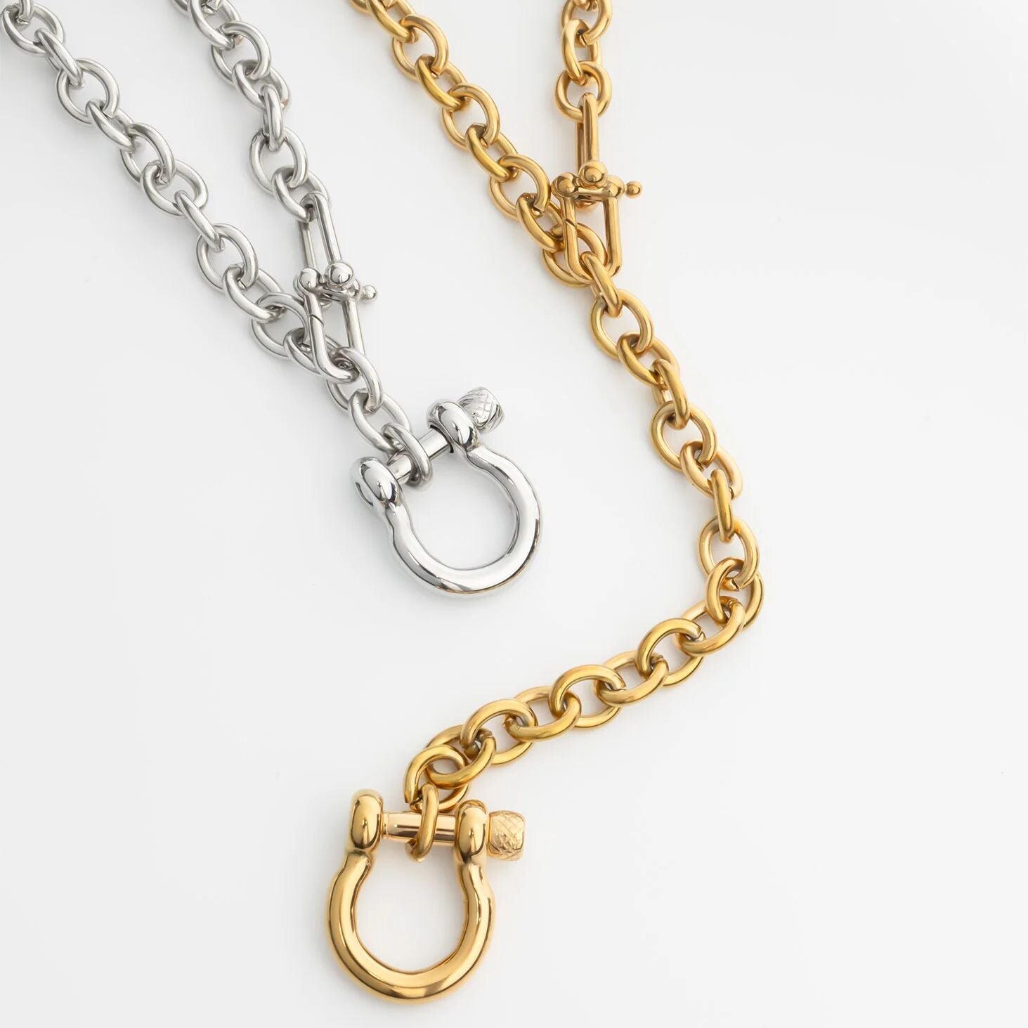 18K Gold PVD Stainless Steel Y Necklace with Horse shoe Carabiner
