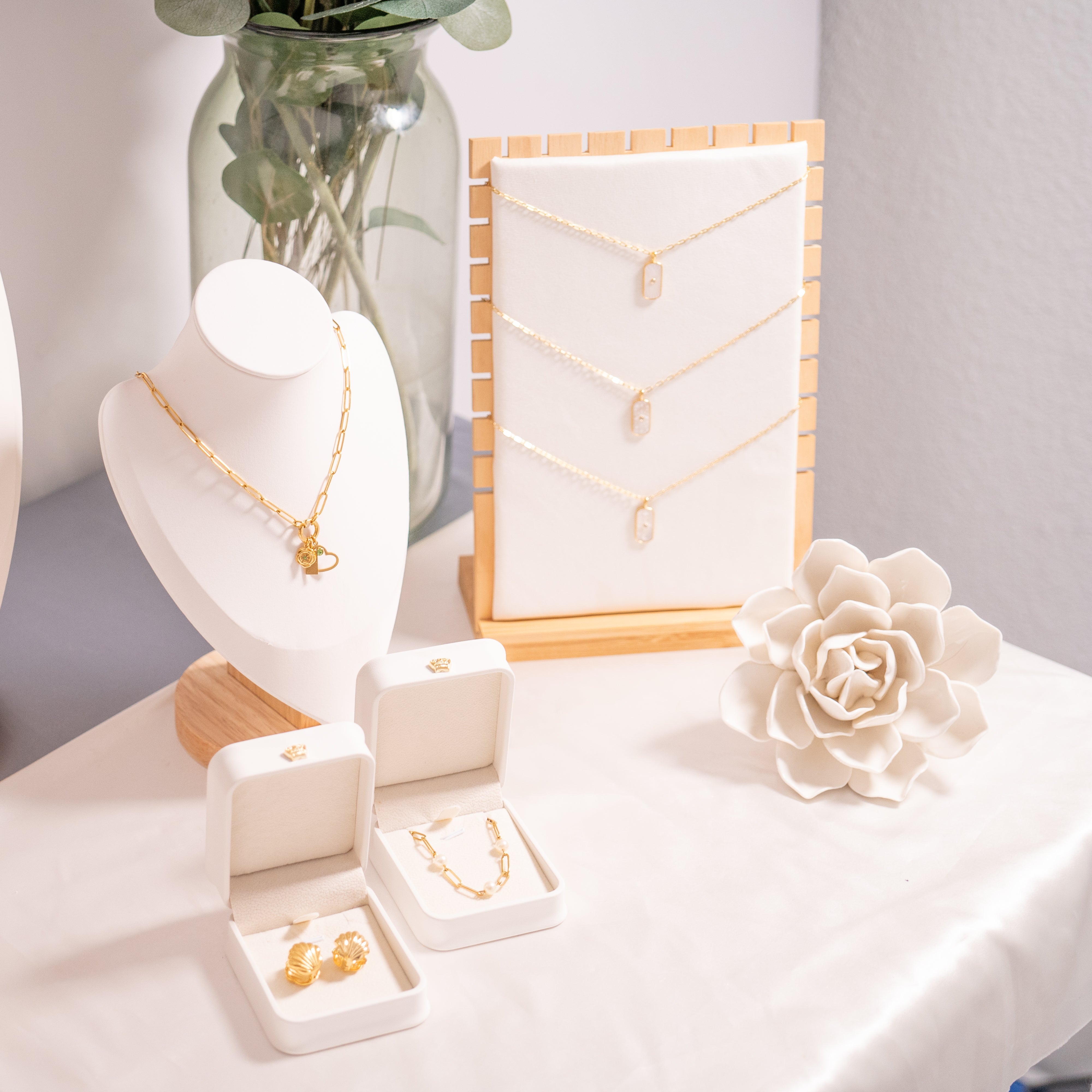 12 Unit Necklace Vertical Jewelry Display