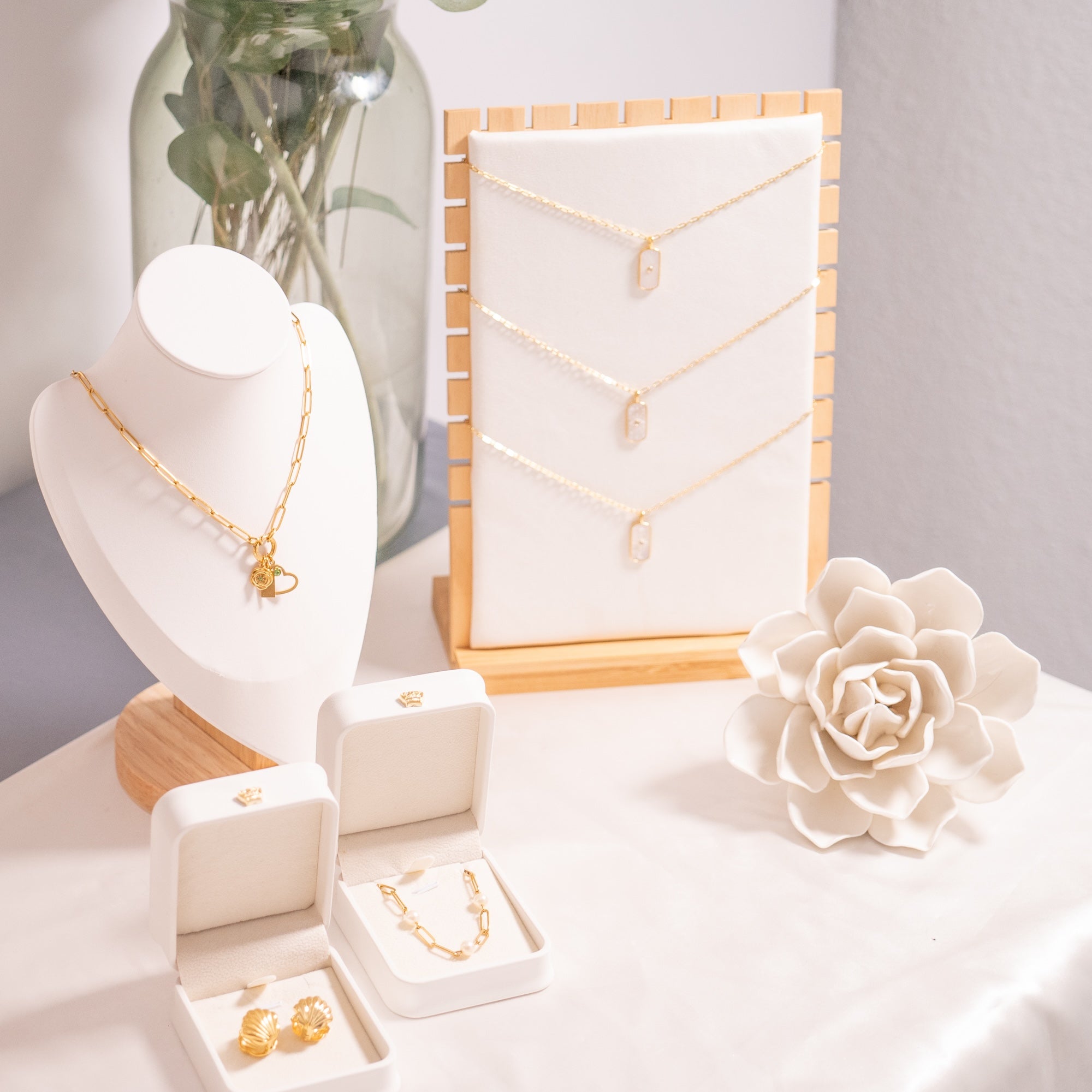 12 Unit Necklace Vertical Jewelry Display