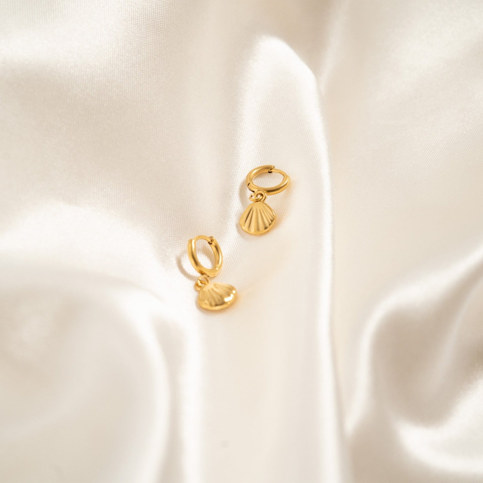 18K Gold PVD Stainless Steel Shell Huggie Hoop Earring