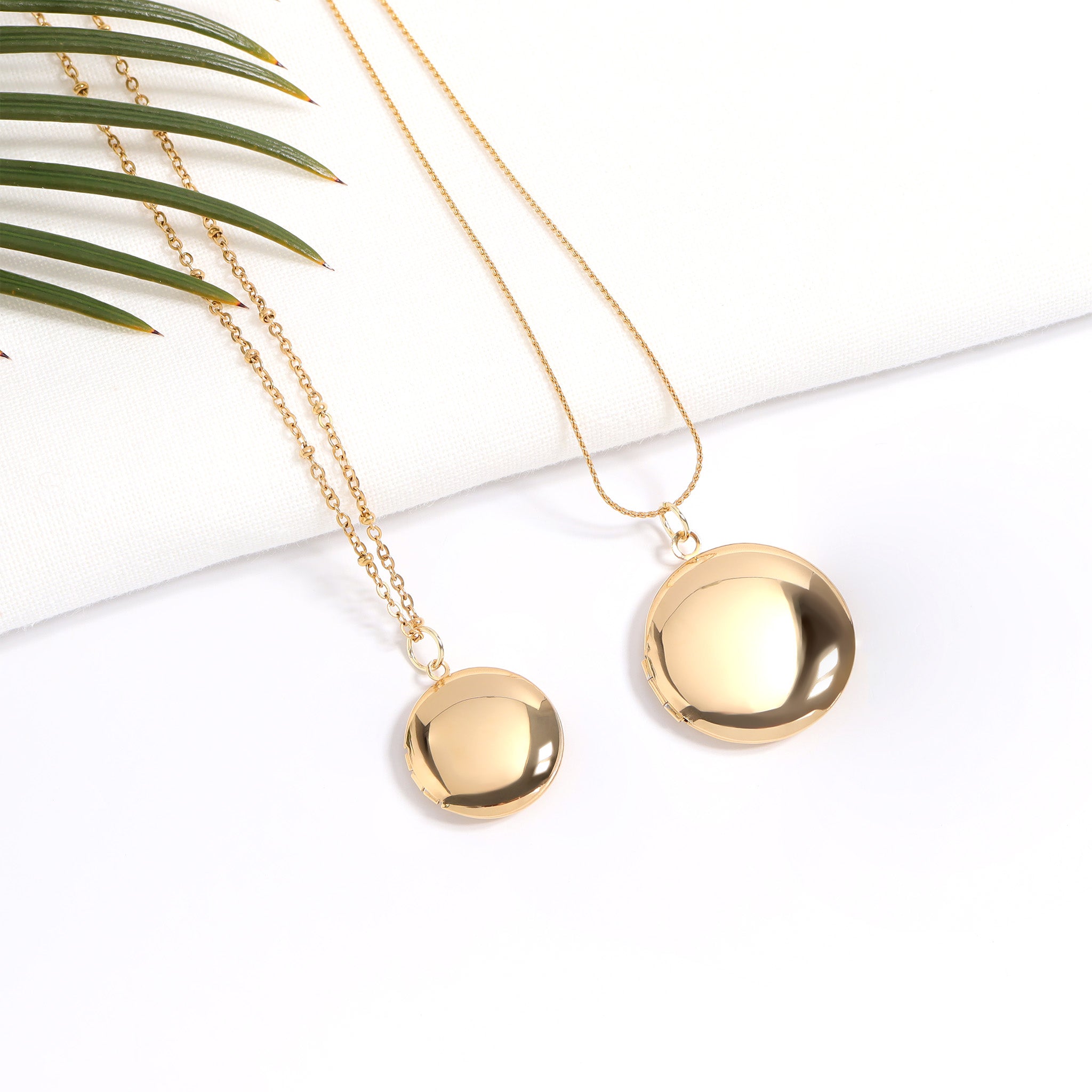 18K Gold PVD Stainless Steel Round Locket