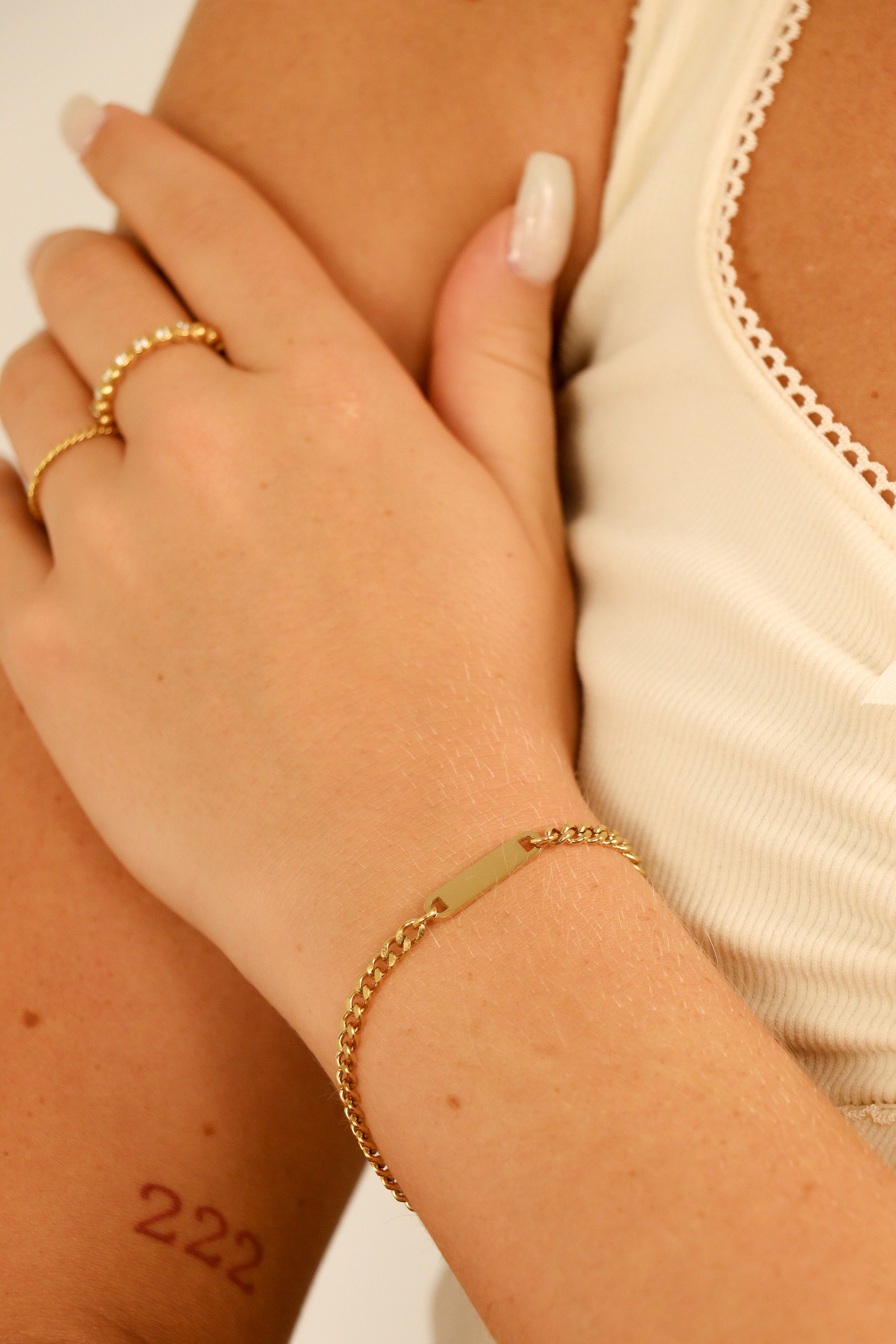 18K Gold PVD Stainless Steel Engravable Curb Chain Bar Bracelet