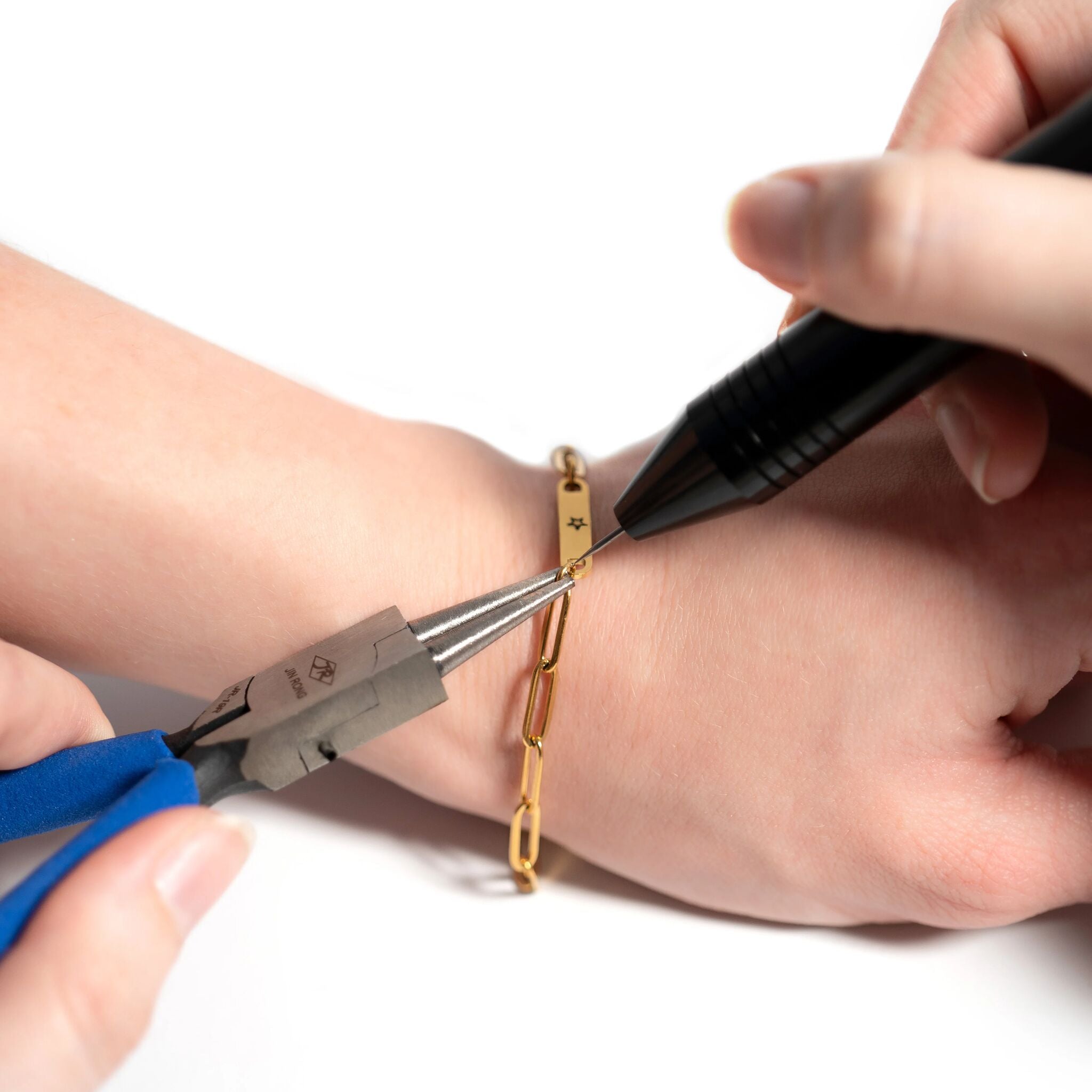 18K Gold PVD Stainless Steel Engravable Paperclip Bar Bracelet