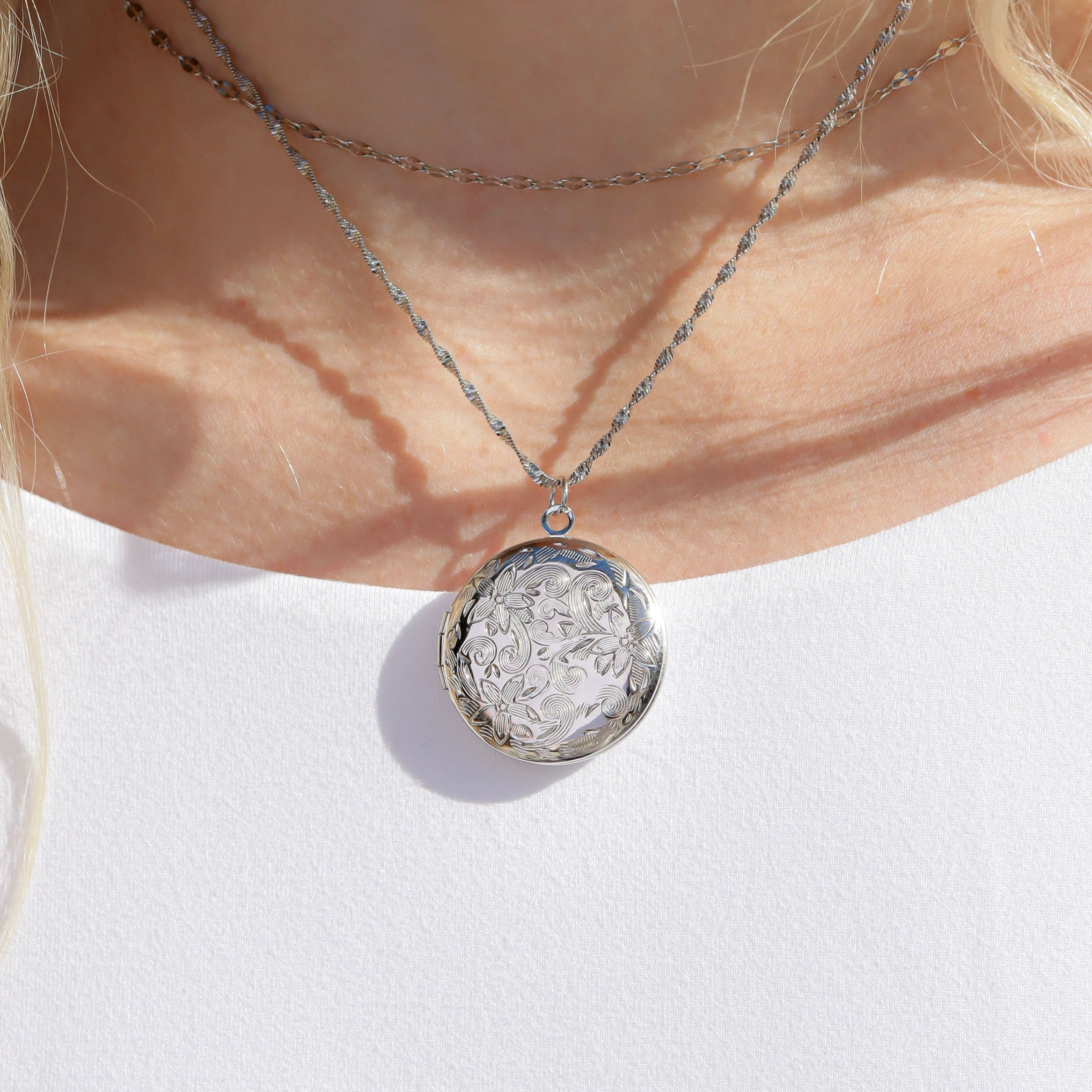 18K Gold PVD Stainless Steel Round Floral textured Locket