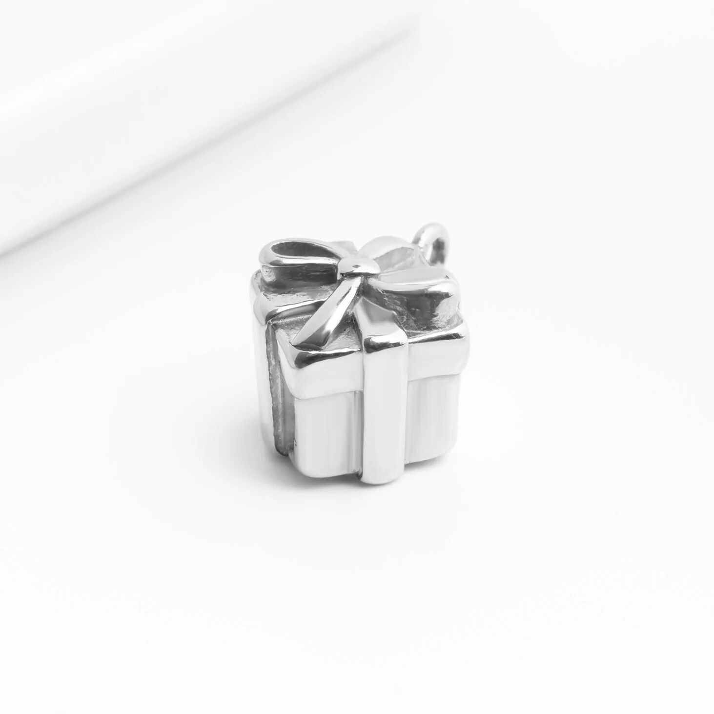 18K Gold PVD Stainless Steel Present Charm