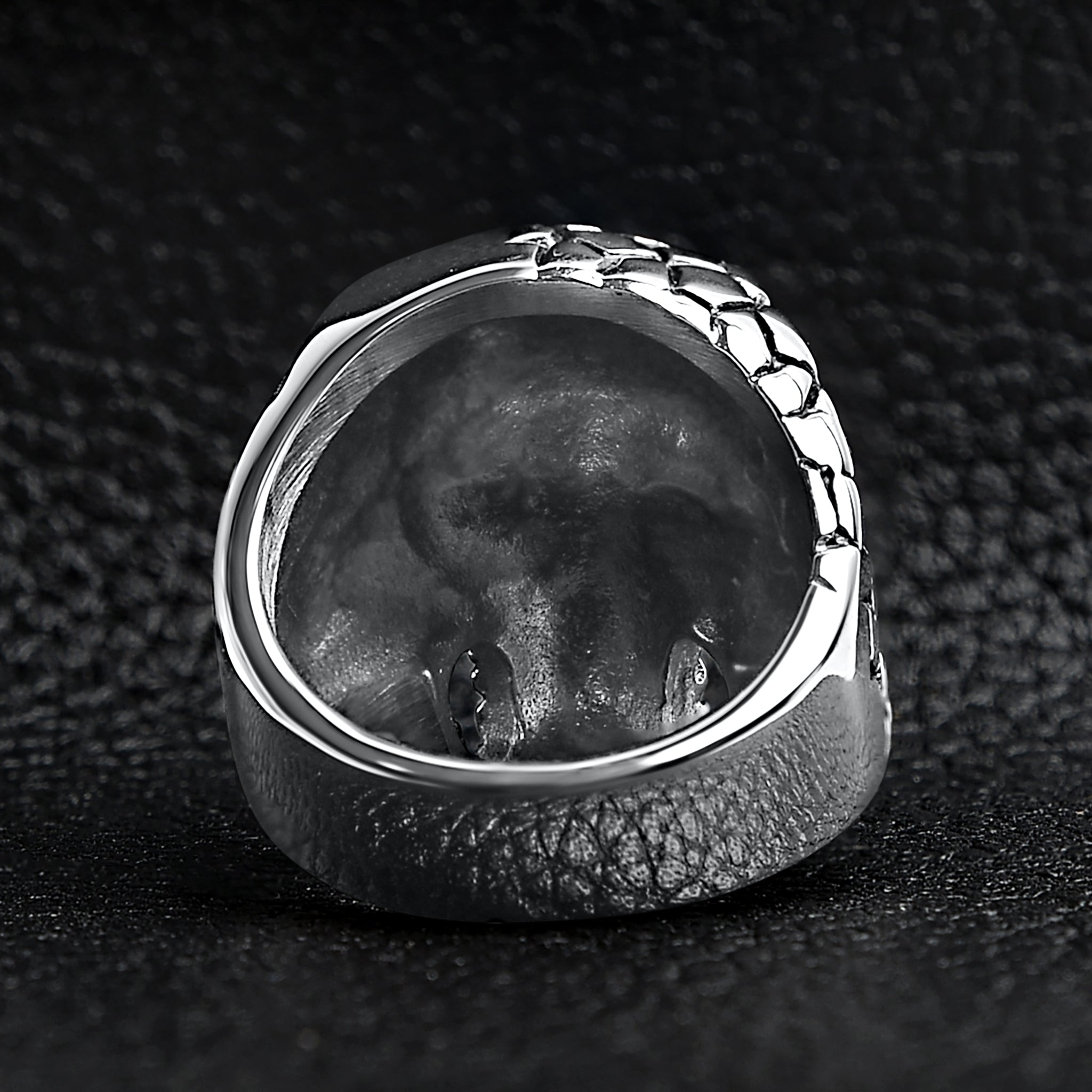 Detailed Cracking Skull Stainless Steel Ring