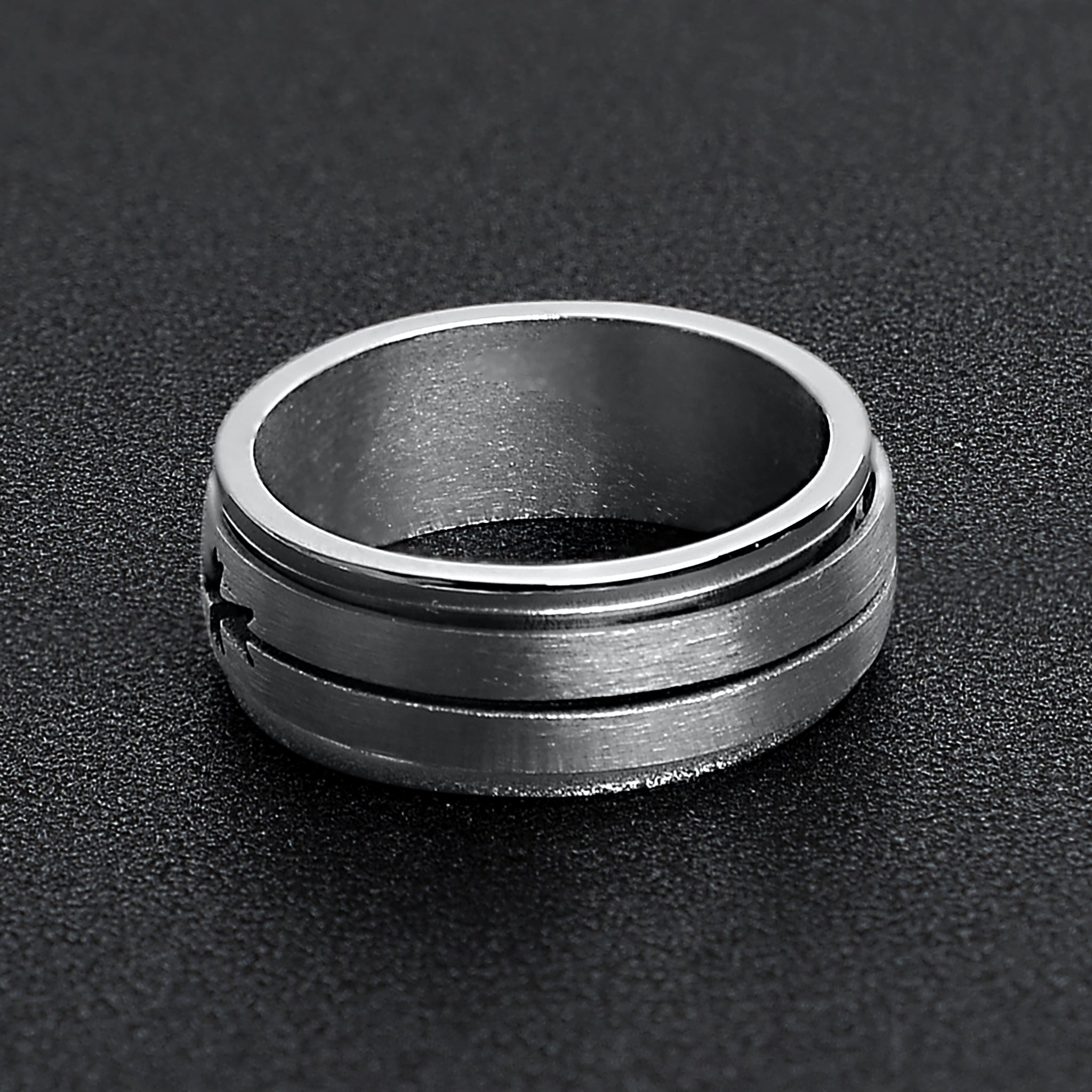 Stainless Steel Cutout Cross Spinner Ring